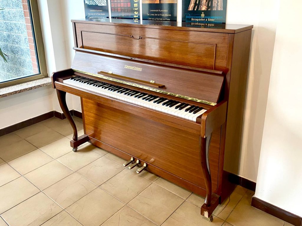 Grotrian-Steinweg 120 noce satinato