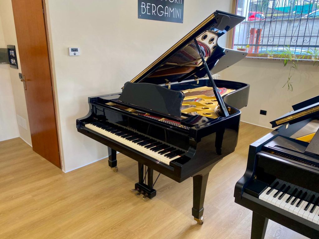 Yamaha CF Gran Coda nero lucido