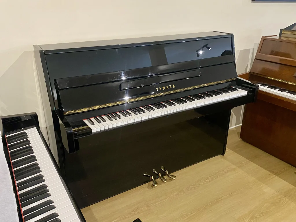 Yamaha 110 nero lucido